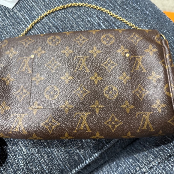 Louis Vuitton Monogram Favorite MM - Picture 2 of 15